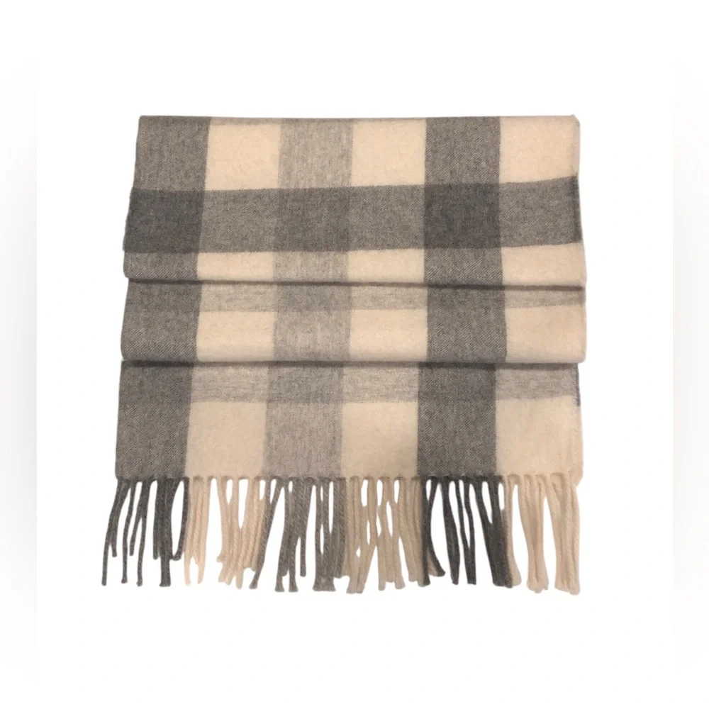 Amicale 100% Cashmere Gray and Cream Plaid Buffalo Check Fringe Scarf